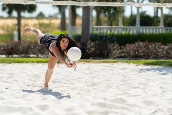 Teenage Girl Playing Volleyball Sand Court — Stock Photo, Image