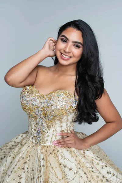 Menina Adolescente Hispânica Vai Seu Baile Formatura Quinceanera — Fotografia de Stock