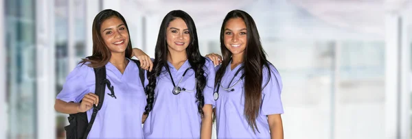 Трое Счастливых Испанских Медсестер Школе — стоковое фото