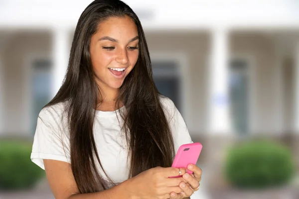 Lycklig Tonåring Student Kommer Att Deras High School — Stockfoto