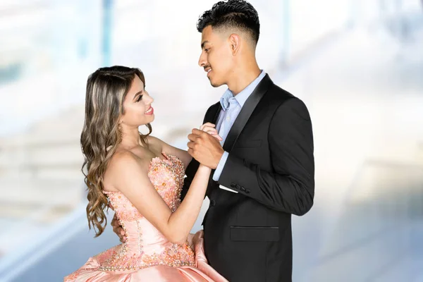 Adolescente Hispana Chica Yendo Quinceañera Baile Graduación — Foto de Stock