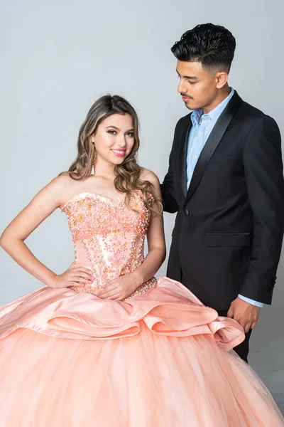 Tini Hispán Lány Megy Neki Quinceañera Vagy Prom — Stock Fotó