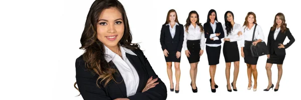 Разнообразные деловые женщины на работе — стоковое фото