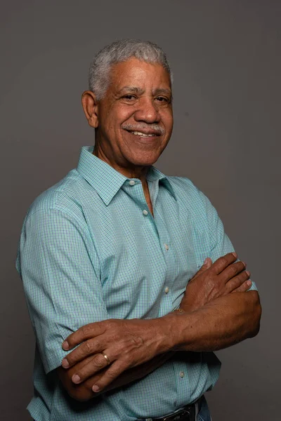 Casual indiano empresário em camisa verde — Fotografia de Stock