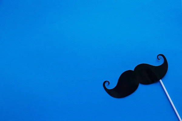 Suporte Cabine Fotos Bigode Fundo Azul Bigode Corta Movimento Movember — Fotografia de Stock