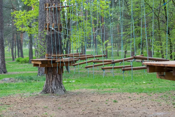 Пригодницький Мотузковий Парк Навесні Влітку Різні Сходи Дерев Яні Бруси — стокове фото