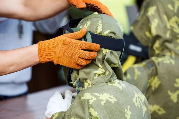 Boy Gun Helmet Plays Paintball Special Field Paintball Games Can — Stock Photo, Image