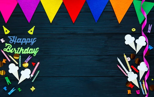 Feliz Aniversário Decoração Colorida Bandeiras Velas Fitas Fundo Madeira Preta — Fotografia de Stock