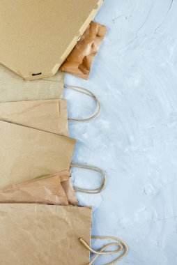 Düz kağıt atıkların geri dönüşüm için hazır yatıyordu. Ekoloji bakım ve sosyal sorumluluk kavramı