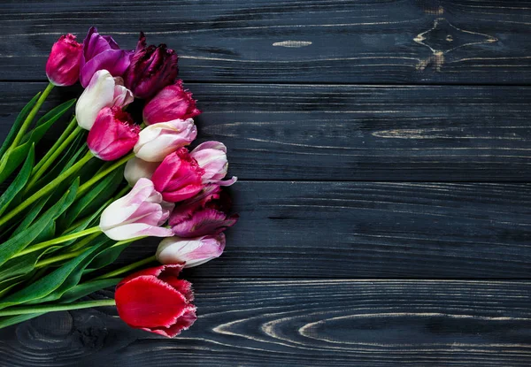 Kleurrijke Prachtige Tulpen Grijze Houten Tafel Valentines Voorjaar Achtergrond Floral — Stockfoto