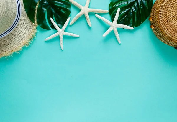 Plat Tropical Posé Avec Étoile Mer Coquillages Bateau Sur Fond — Photo