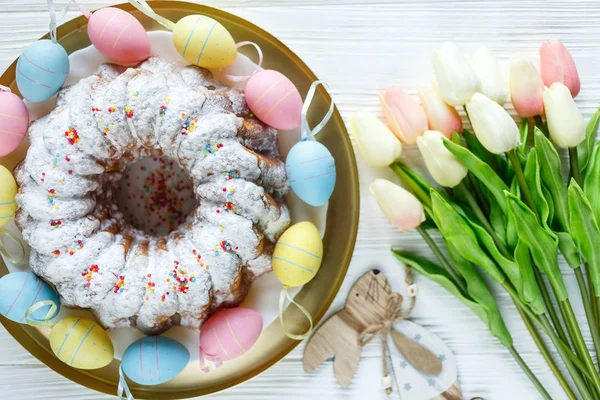 Gelukkige Pasen Gouden Tray Plaat Met Cake Met Hand Geschilderde — Stockfoto