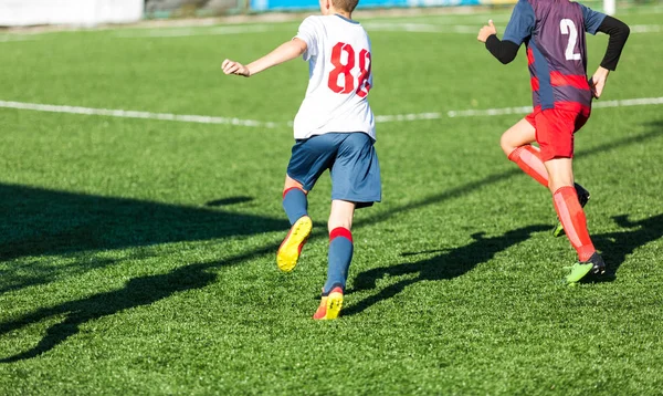 Futebol Treinamento Futebol Para Crianças Rapaz Corre Chuta Bolas Futebol — Fotografia de Stock