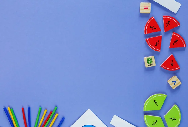 Bunte Mathefraktionen Auf Violettem Hintergrund Interessante Mathematik Für Kinder Bildung — Stockfoto