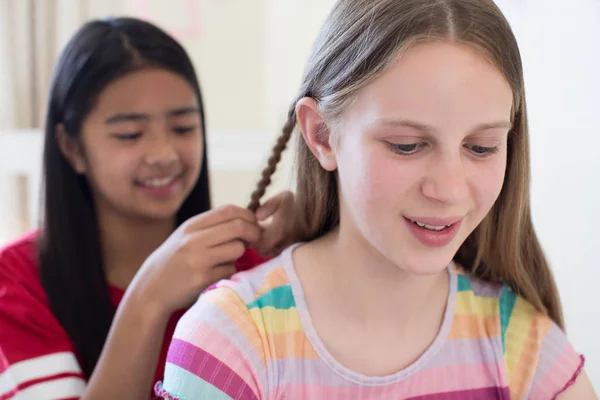 Two Girls Bedroom Braiding Each Others Hair — Stock Photo, Image