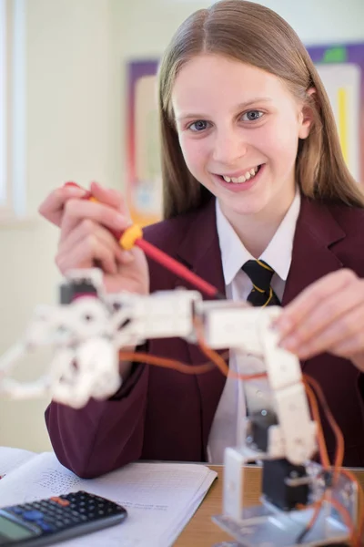 Ženské Žák Nosí Školní Uniformu Přednášku Studiu Robotika — Stock fotografie