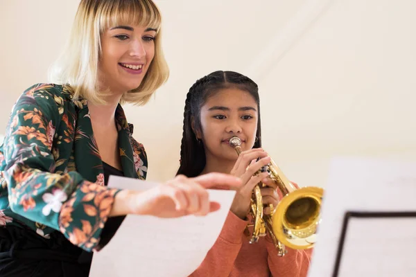 Teacher Helping Female Student Play Trumpet Music Lesson — Stock Photo, Image
