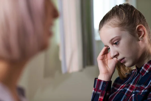 Depressives Teenager Mädchen Trifft Sich Mit Berater — Stockfoto