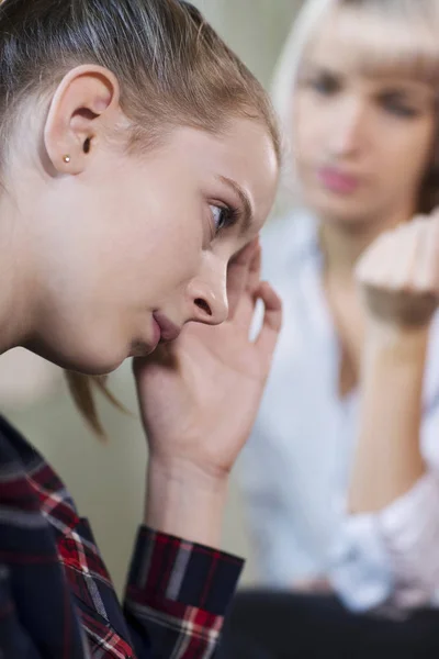 Deprimido Adolescente Chica Reunión Con Counselor —  Fotos de Stock