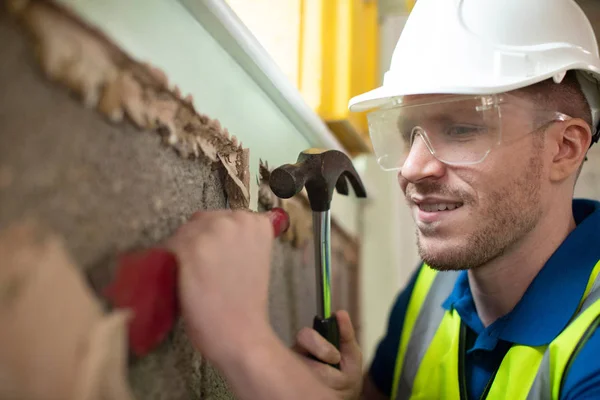 Construction Worker With Chisel Removing Plaster From Wall In Re — Stock Photo, Image