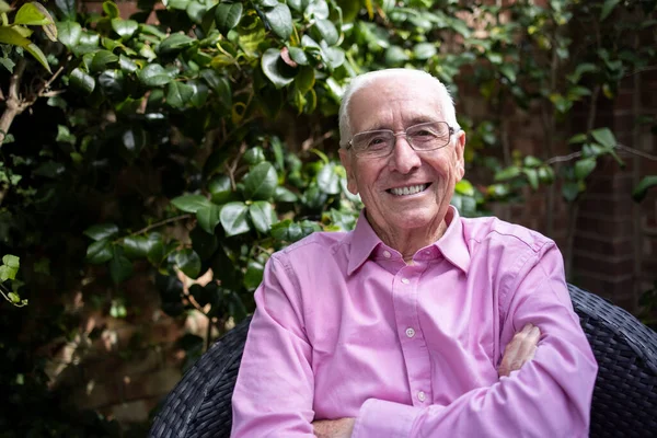 Portrait Smiling Senior Man Relaxing Garden Home — Stock Photo, Image