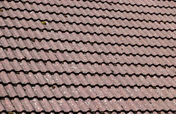 Unglasiertes Dach Schützt Das Haus Vor Wind Und Wasser Erscheint — Stockfoto