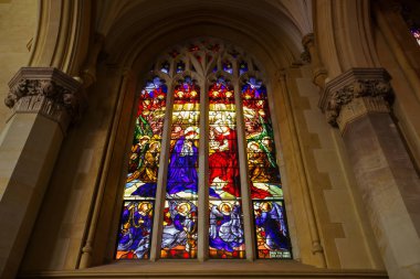 Perth, Avustralya - Şubat 2018: Renkli vitray cam Saint Mary's Katedrali, Victoria Square, Perth, Avustralya üzerinde 24 Şubat 2018. St. Mary Immaculate Conception Kutsal Meryem Ana Katedrali resmen