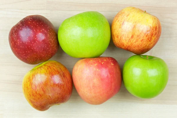Świeże Organiczne Zielony Czerwony Jabłko Odmian Granny Smith Fuji Gala — Zdjęcie stockowe