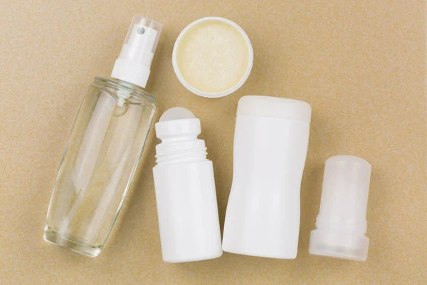 Dezodorant Sprayu Roll Domu Krem Proszek Trzymać Kryształ Mineralny Ałunu — Zdjęcie stockowe