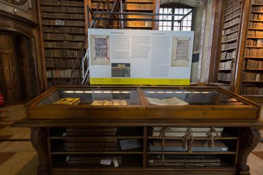 Vienna, Avusturya - Temmuz 2018: İç Viyana, Avusturya üzerinde 17 Temmuz 2018 Avusturya Milli Kütüphanesi. Avusturya'da en büyük kütüphanesidir.