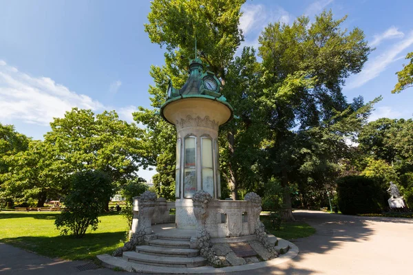 Věž Hodinami Stadtpark Městský Park Vídni Letní Sezóně — Stock fotografie