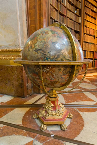 Vienna Austria Luglio 2018 Big Globe Nella Hall Della Biblioteca — Foto Stock