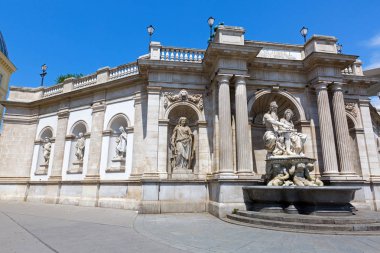 Vienna, Avusturya - Temmuz 2018: Danubius Çeşme, Almanca, Viyana, Avusturya üzerinde 17 Temmuz 2018 Albertina Müzesi'nde Danubiusbrunnen denir. Avusturyalı heykeltraş Johann Meixner çeşmenin