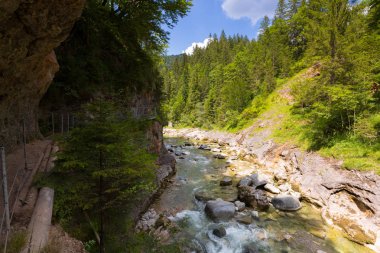 Brandenberg, Kraysach, Tyrol, Avusturya 'da Kaiserklamm kanyonu boyunca yürüyüş parkuru