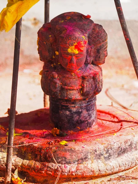 Shrine covered in vermillion to worship Goddess Kali. in Dhulikhel, Nepal — Stock Photo, Image