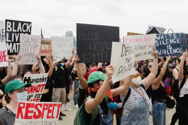 Hoboken, NJ / USA - 5 Haziran 2020: Hoboken, NJ Hoboken, NJ Hoboken, NJ / USA - 5 Haziran 2020: Hoboken, NJ Hoboken 'deki Siyahi Yaşamlar Barışçıl Protesto 