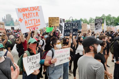 Hoboken, NJ / USA - 5 Haziran 2020: Hoboken, NJ Hoboken, NJ Hoboken, NJ / USA - 5 Haziran 2020: Hoboken, NJ Hoboken 'deki Siyahi Yaşamlar Barışçıl Protesto 