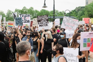 Hoboken, NJ / USA - 5 Haziran 2020: Hoboken, NJ Hoboken, NJ Hoboken, NJ / USA - 5 Haziran 2020: Hoboken, NJ Hoboken 'deki Siyahi Yaşamlar Barışçıl Protesto 