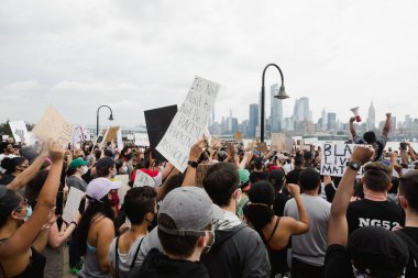 Hoboken, NJ / USA - 5 Haziran 2020: Hoboken, NJ Hoboken, NJ Hoboken, NJ / USA - 5 Haziran 2020: Hoboken, NJ Hoboken 'deki Siyahi Yaşamlar Barışçıl Protesto 