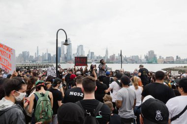 Hoboken, NJ / USA - 5 Haziran 2020: Hoboken, NJ Hoboken, NJ Hoboken, NJ / USA - 5 Haziran 2020: Hoboken, NJ Hoboken 'deki Siyahi Yaşamlar Barışçıl Protesto 