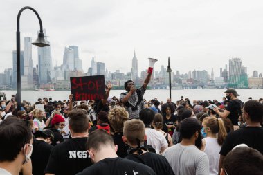 Hoboken, NJ / USA - 5 Haziran 2020: Hoboken, NJ Hoboken, NJ Hoboken, NJ / USA - 5 Haziran 2020: Hoboken, NJ Hoboken 'deki Siyahi Yaşamlar Barışçıl Protesto 