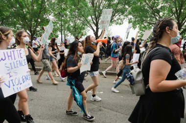Hoboken, NJ / USA - 5 Haziran 2020: Hoboken, NJ Hoboken, NJ Hoboken, NJ / USA - 5 Haziran 2020: Hoboken, NJ Hoboken 'deki Siyahi Yaşamlar Barışçıl Protesto 