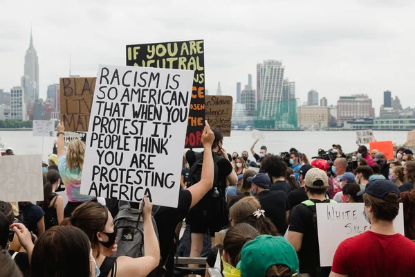 Hoboken, NJ / USA - 5 Haziran 2020: Hoboken, NJ Hoboken, NJ Hoboken, NJ / USA - 5 Haziran 2020: Hoboken, NJ Hoboken 'deki Siyahi Yaşamlar Barışçıl Protesto 
