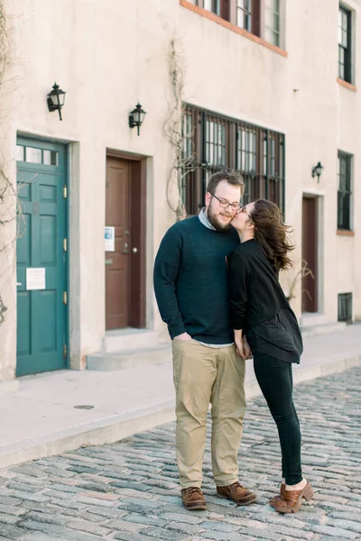 Ett Kaukasiskt Par Som Har Romantisk Stund Nyc Street — Stockfoto