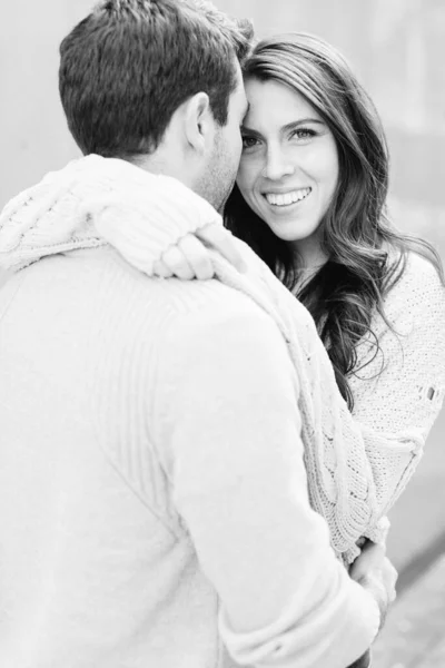 Beautiful Caucasian Couple Smiling Hugging Having Fun Visit Nyc — Stock Photo, Image