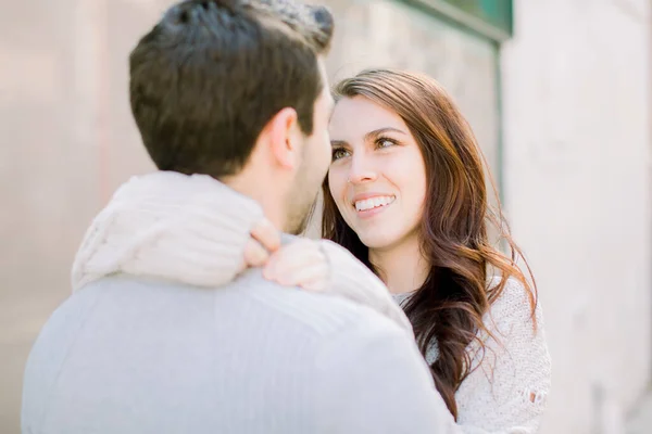 Beautiful Caucasian Couple Smiling Hugging Having Fun Visit Nyc — Stock Photo, Image
