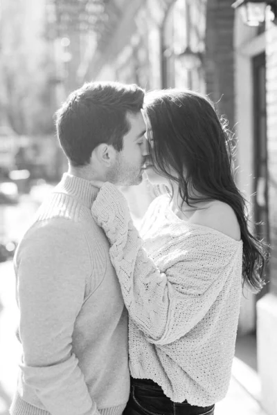 Beautiful Caucasian Couple Smiling Hugging Having Fun Visit Nyc — Stock Photo, Image