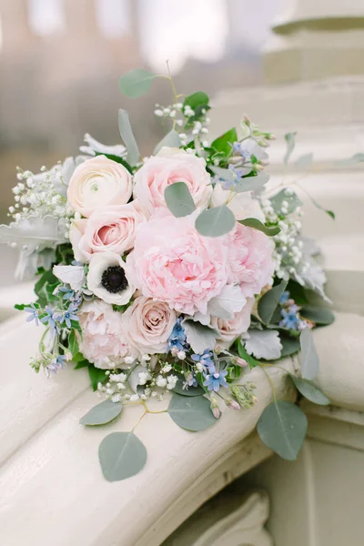 Ramo Novia Romántico Orgánico Hecho Flores Color Claro Como Peonías —  Fotos de Stock