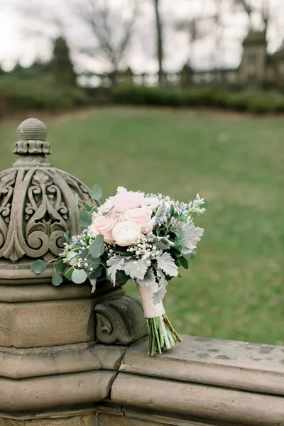 Ramo Novia Romántico Orgánico Hecho Flores Color Claro Como Peonías —  Fotos de Stock