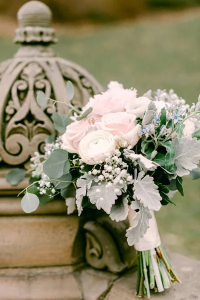 Ramo Novia Romántico Orgánico Hecho Flores Color Claro Como Peonías —  Fotos de Stock